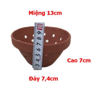 Miệng 13cm,đáy 7,4cm,cao 7cm